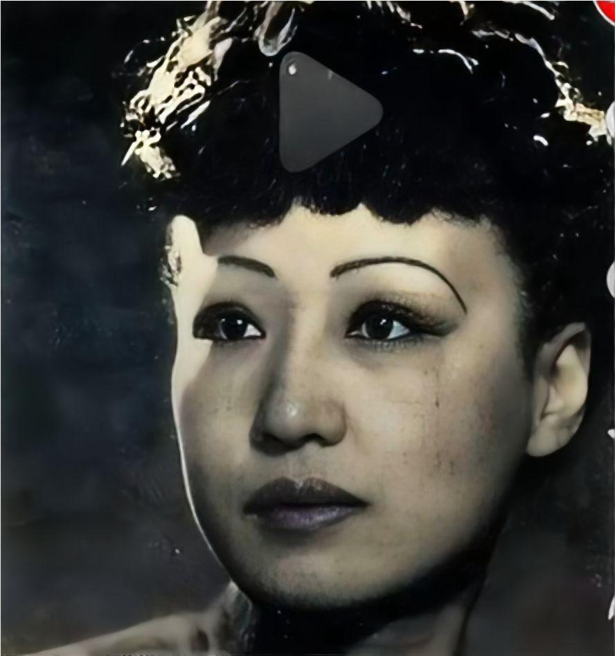 1937年的上海，第一交际花，也就是“上海舞后”李丽，她靠陪睡日本高官就寝，以她