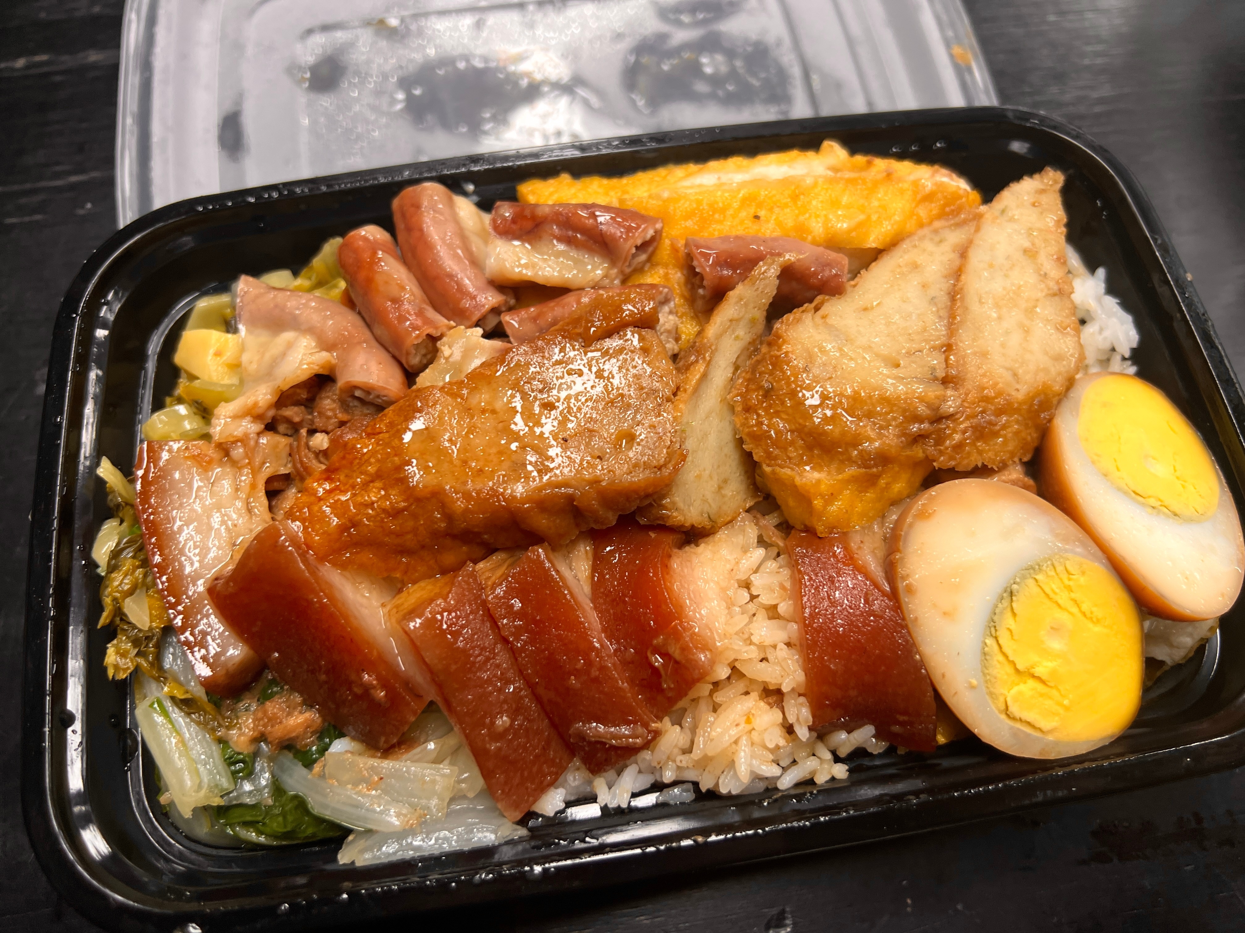 猪脚饭的肥肉真的好好吃啊[锦鲤附体][锦鲤附体][锦鲤附体]今天不上称了 放开吃