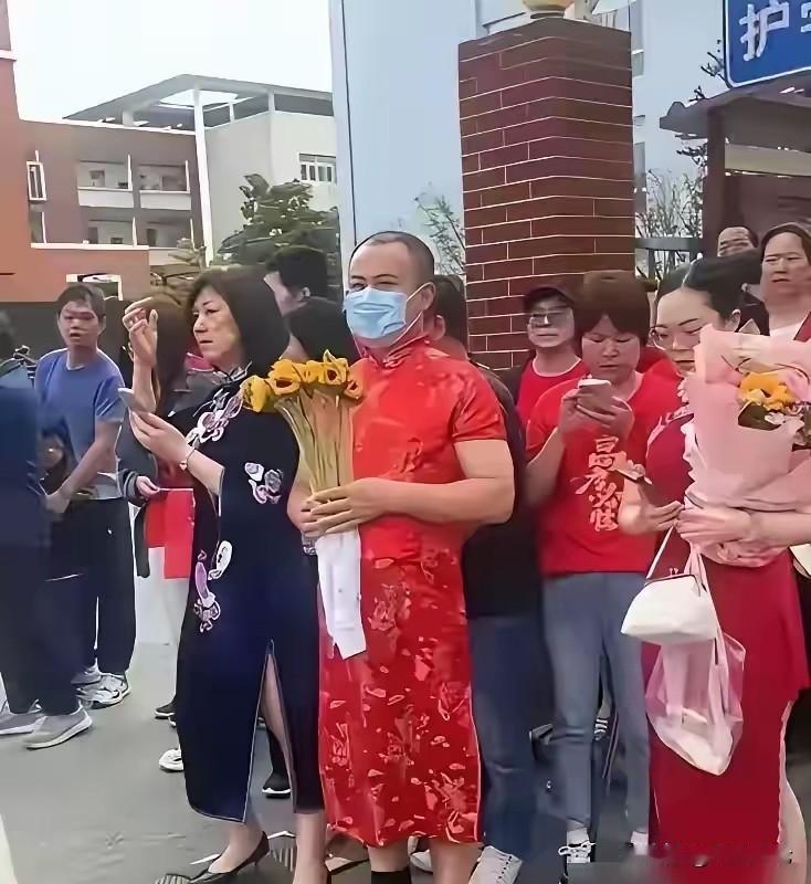 又到了高考季，与其说孩子在经历高考，家长们何尝不是在经历高考呢，为了孩子能有个好