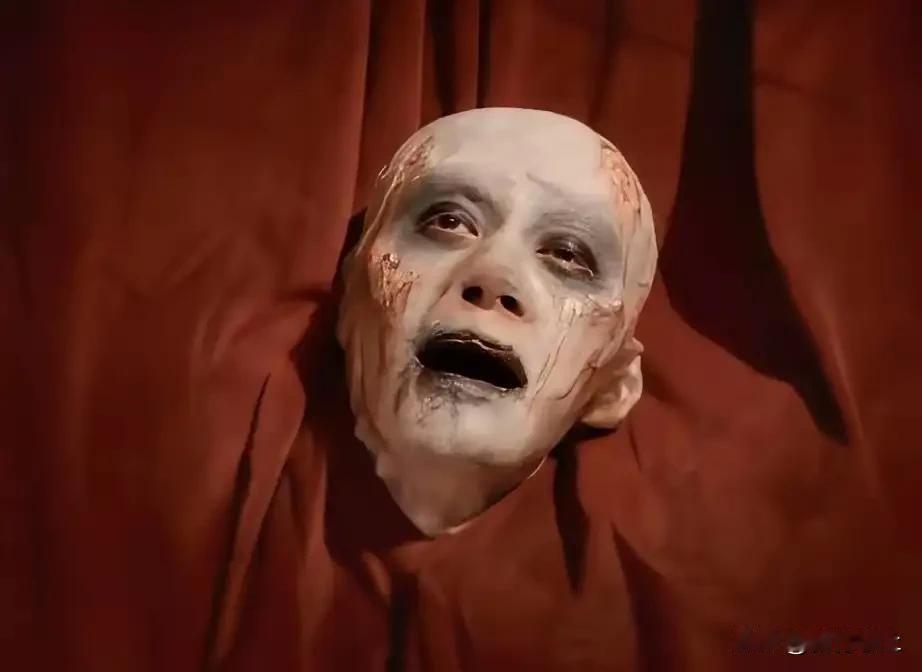 我的个老天，实在绷不住了！
千玺做梦也想不到，
总有人说他扮老扮丑才算演技，可谁