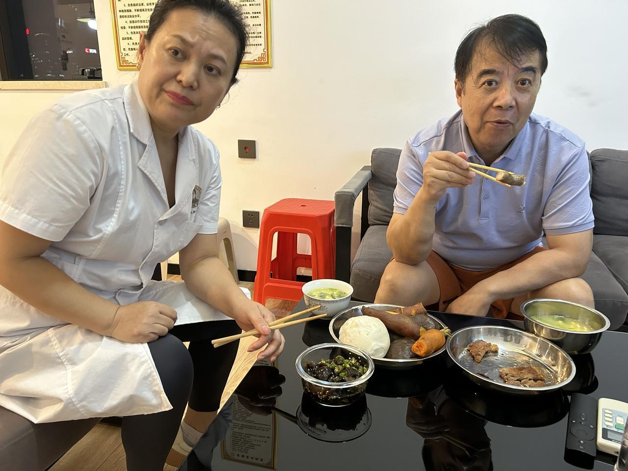 今天门诊终于结束，开始大吃大喝！