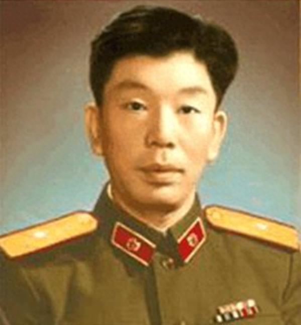 同一部队的上下级见面却没敬礼,上级为何找人劝慰下属？其中缘由令人好奇
1950年