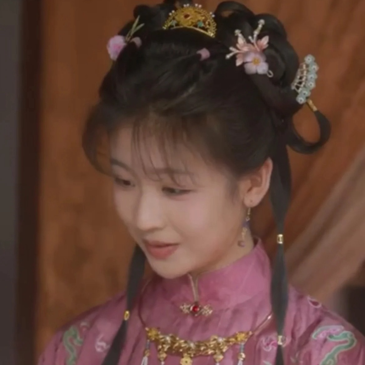 内娱导演找不到真正长得像的吗？ ​​​