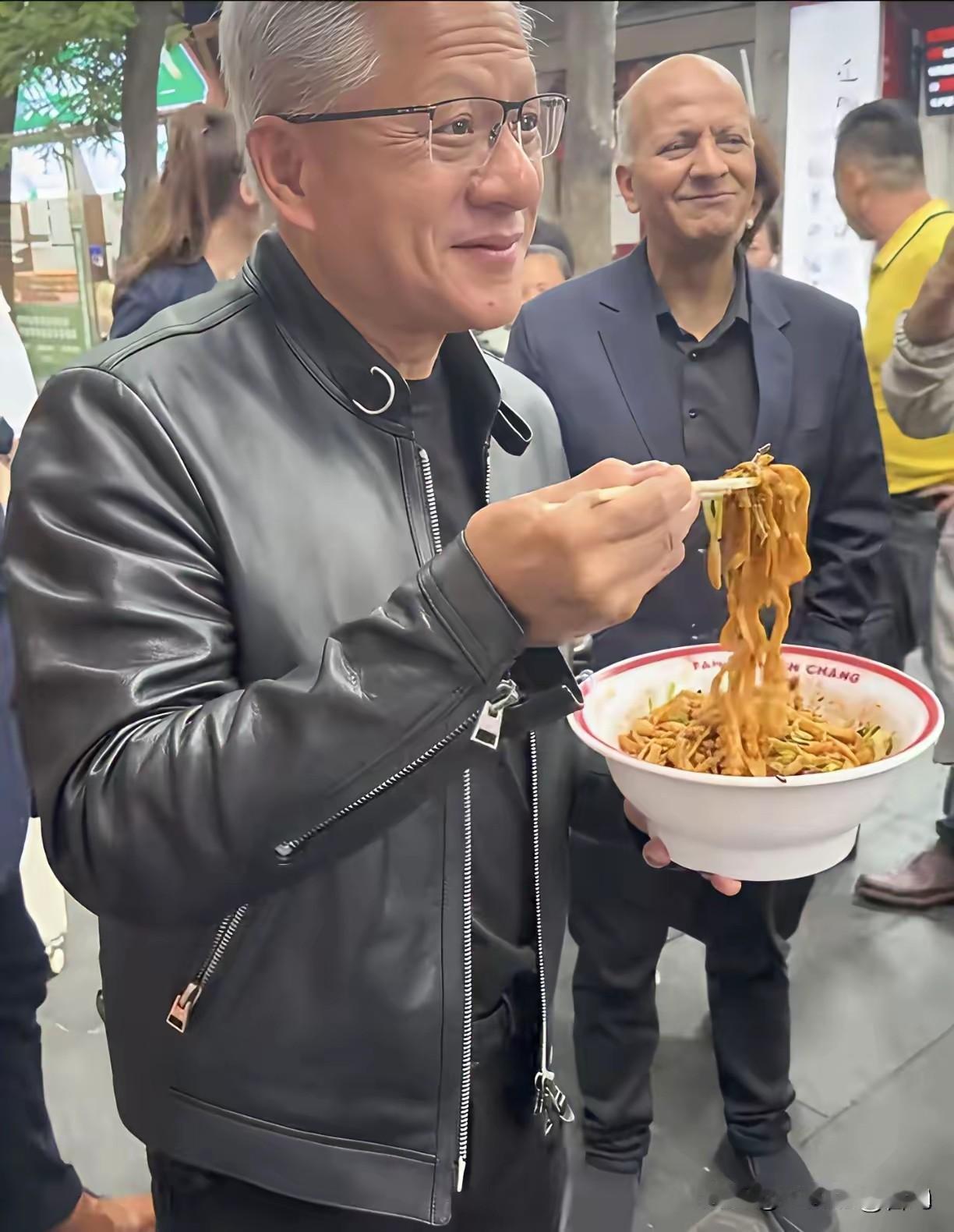 老黄这件皮衣是防弹衣还是自带空调？北京这天气还要穿皮衣不热得难受吗？