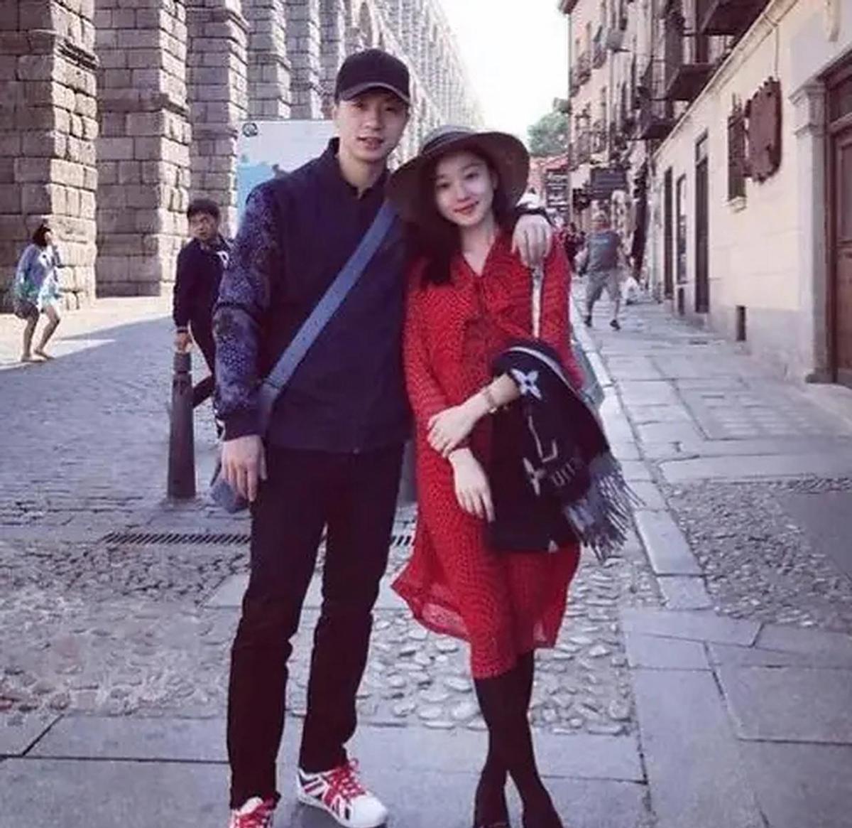 她不是突然瘦回巅峰，是偷偷考了国家认证的教练证，课表都排到北京体育大学了。
运动