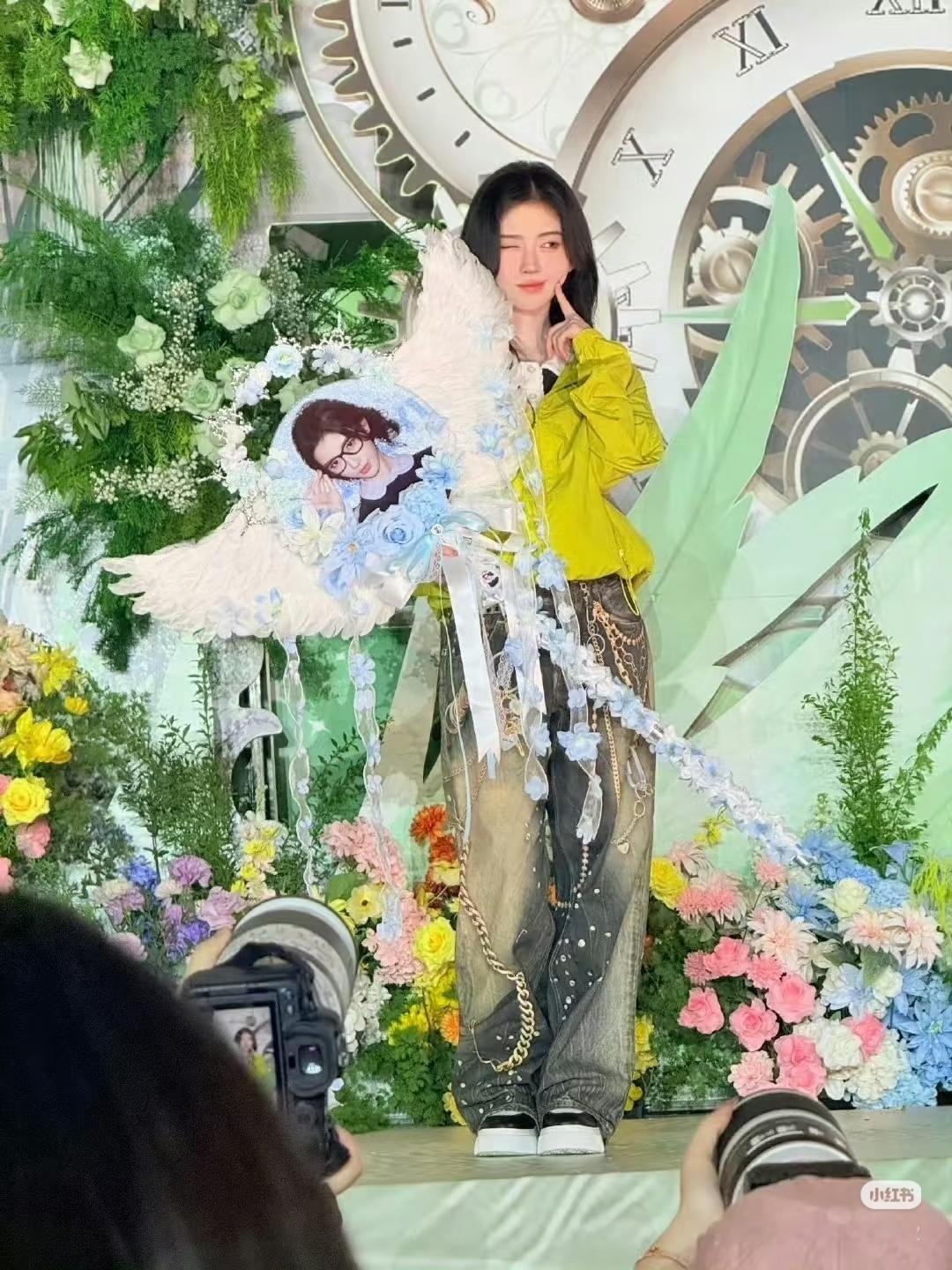 鞠姐万花世界开机 开机大吉 苏绿夏爆爆爆👏👏 