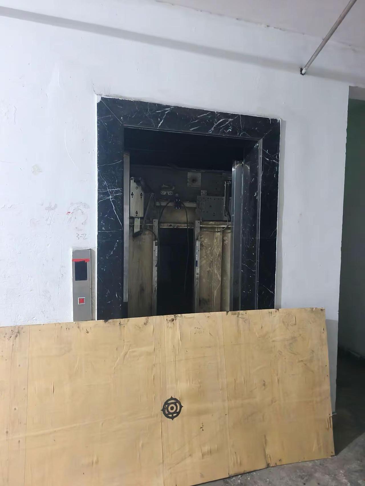 买房一定要注意电梯！ 这段时间跑小区比较多，遇到好几次电梯问题！只有亲身经历了，