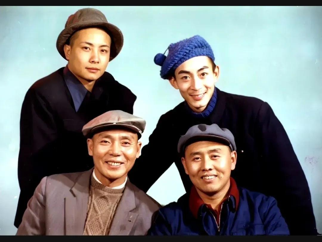 86版《西游记》一张罕见的合影，照片中的人分别是六小龄童、迟重瑞、马德华、闫怀礼
