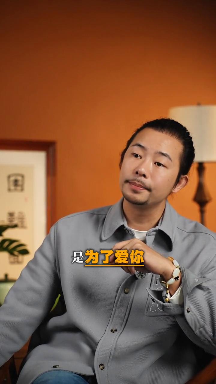 连你亲生父亲都不会告诉你的婚姻真相。
我说一个连你亲生父亲都不会告诉你的婚姻真相