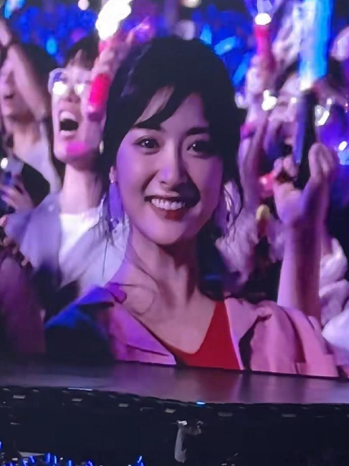 为什么她有法令纹却不丑？ ​​​