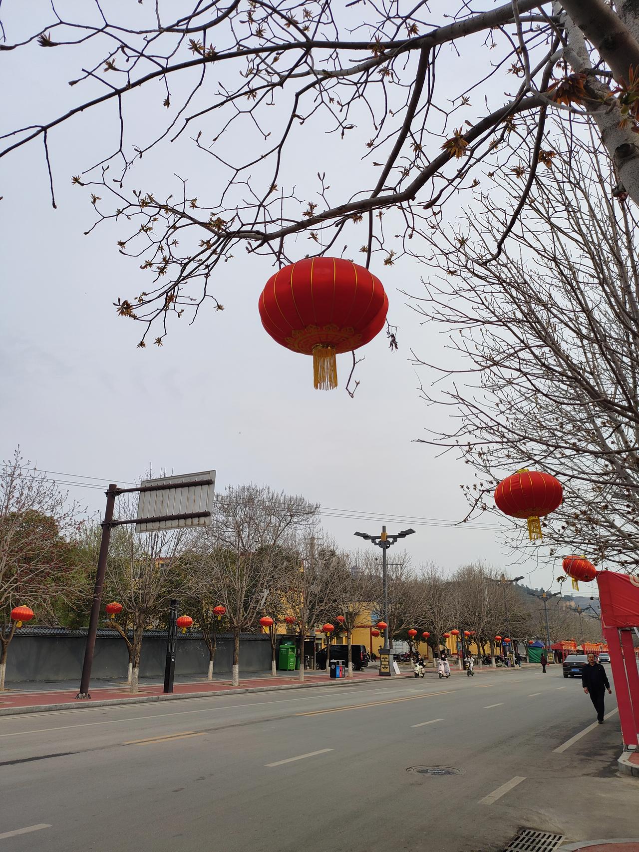 老了才明白，养儿防老只是美好愿望，真正能依靠的是自己坚强的心
 
年轻的时候，总