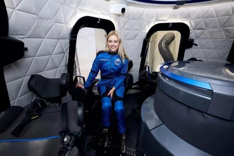 12月20日，德国截瘫工程师米凯拉·本特豪斯搭乘美国蓝色起源公司的新谢泼德飞船，