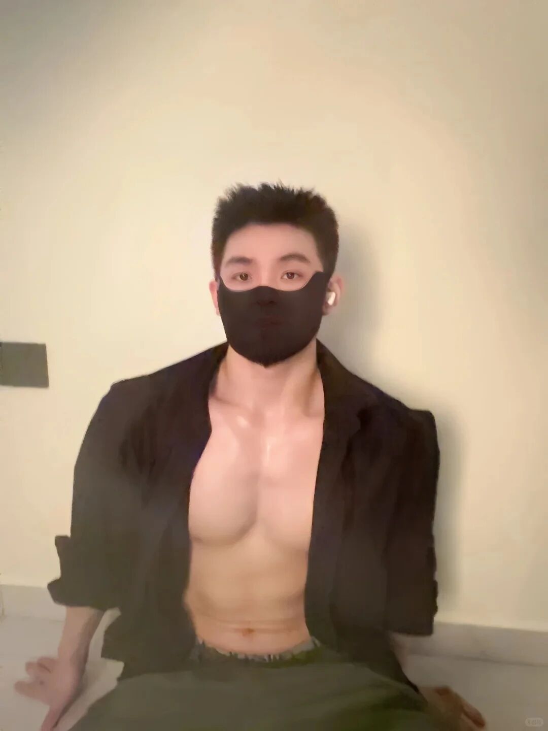 单眼皮小狗狗 