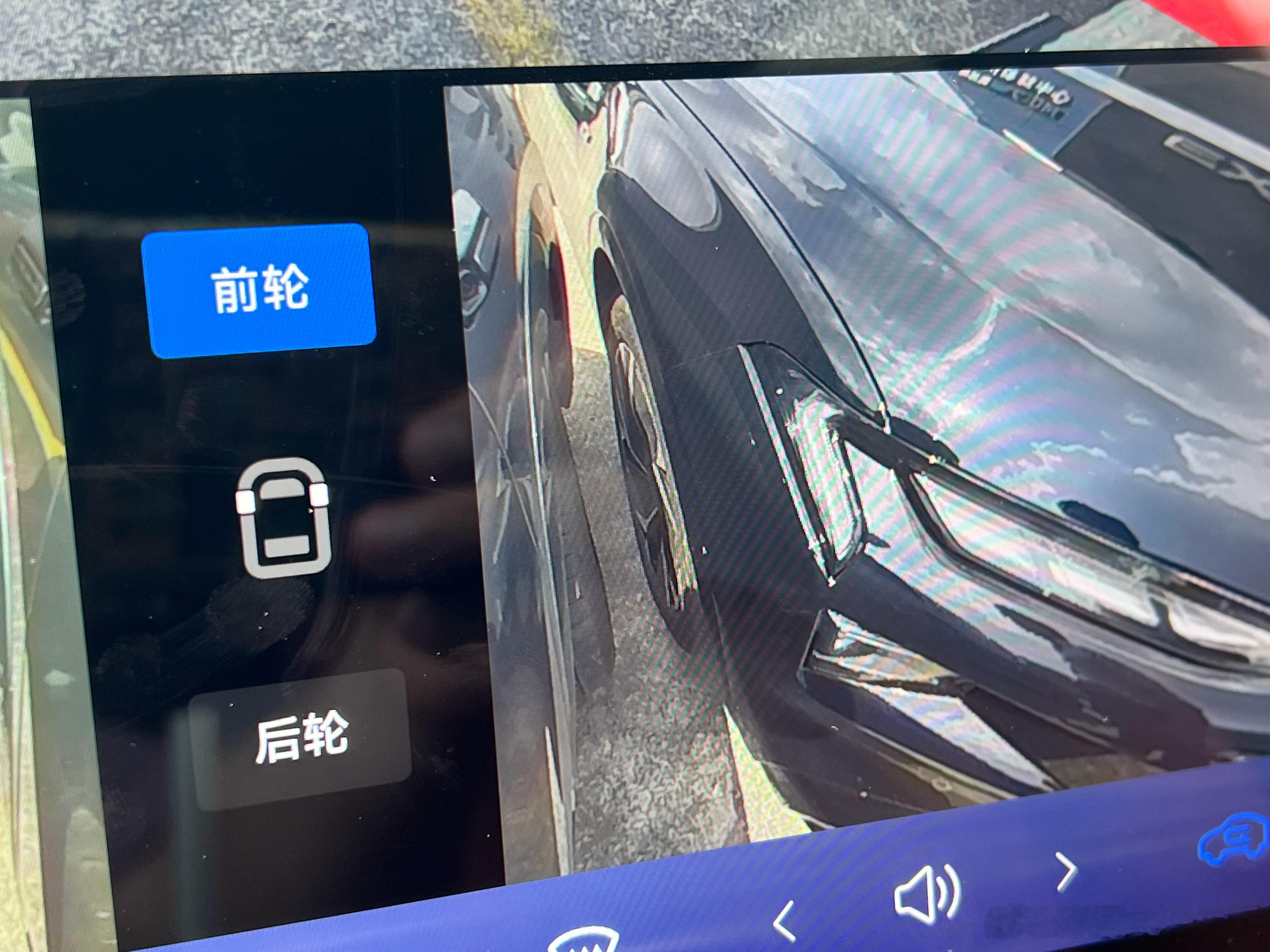 这些车停的也太极限了吧刚刚好一台车过