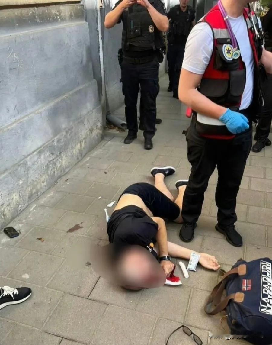 没想到案子这么快就破了， 乌克兰前议长被枪杀的嫌疑人在家里睡觉时被捕！
乌克兰官