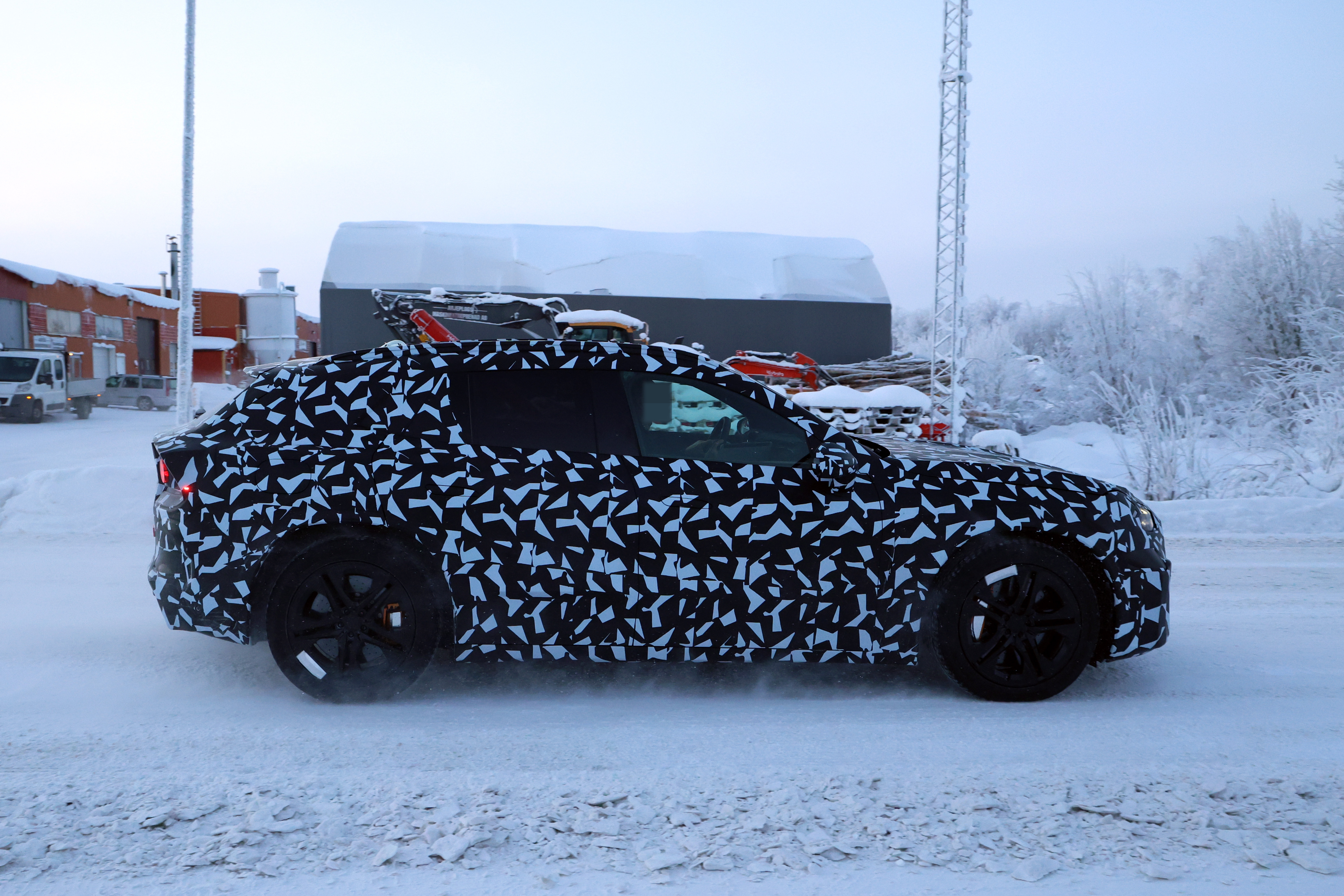 奔驰AMG GT 超级纯电动SUV，动力预期1000～1360马力，四YASA轴