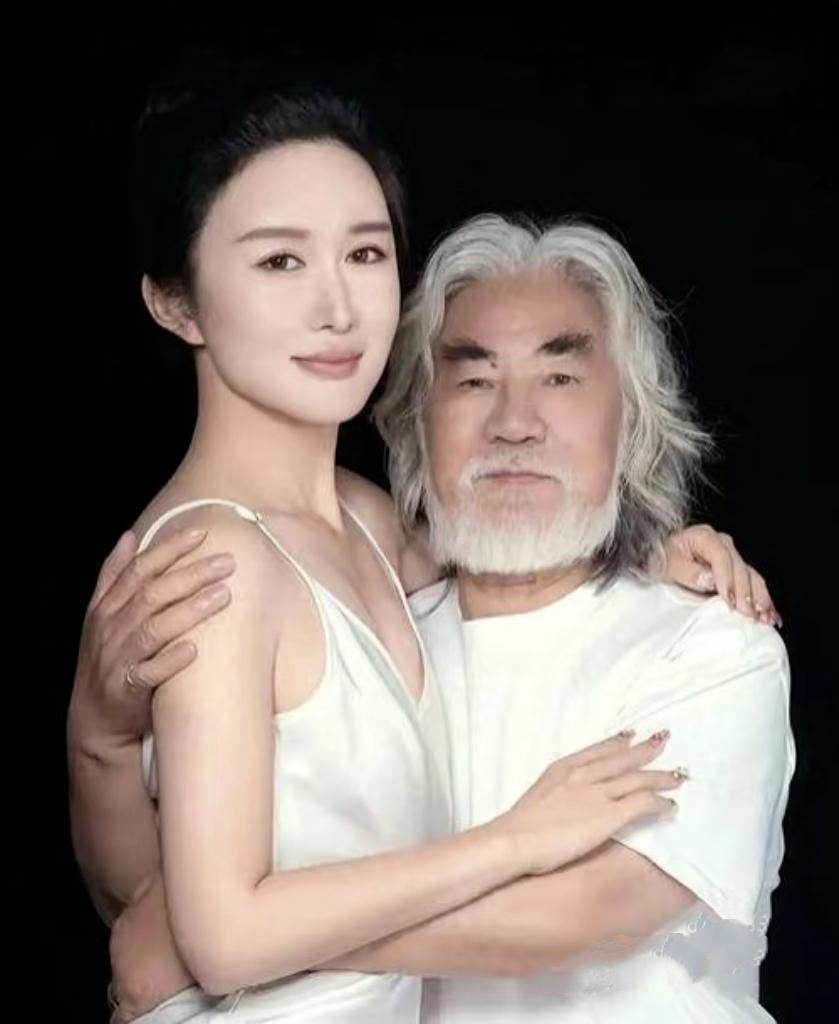 74岁张纪中和他的三段婚姻：是真爱还是晚节不保？
 
提起张纪中，很多人会想到他
