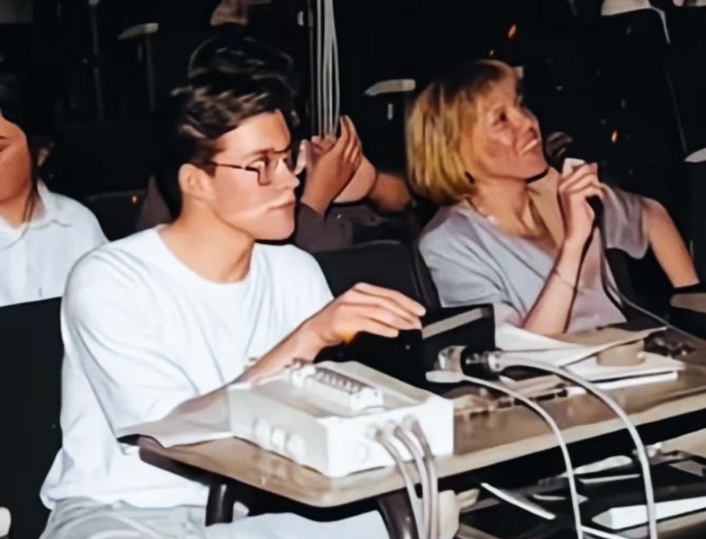 马克龙和布丽吉特师生关系的时候，看上去并无特别之处啊！
马克龙作为学生，看上去很