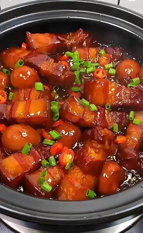 腊月炖肉：老辈传下的“年味儿密码”，藏着一整年的好兆头
 
一进腊月，家家户户厨