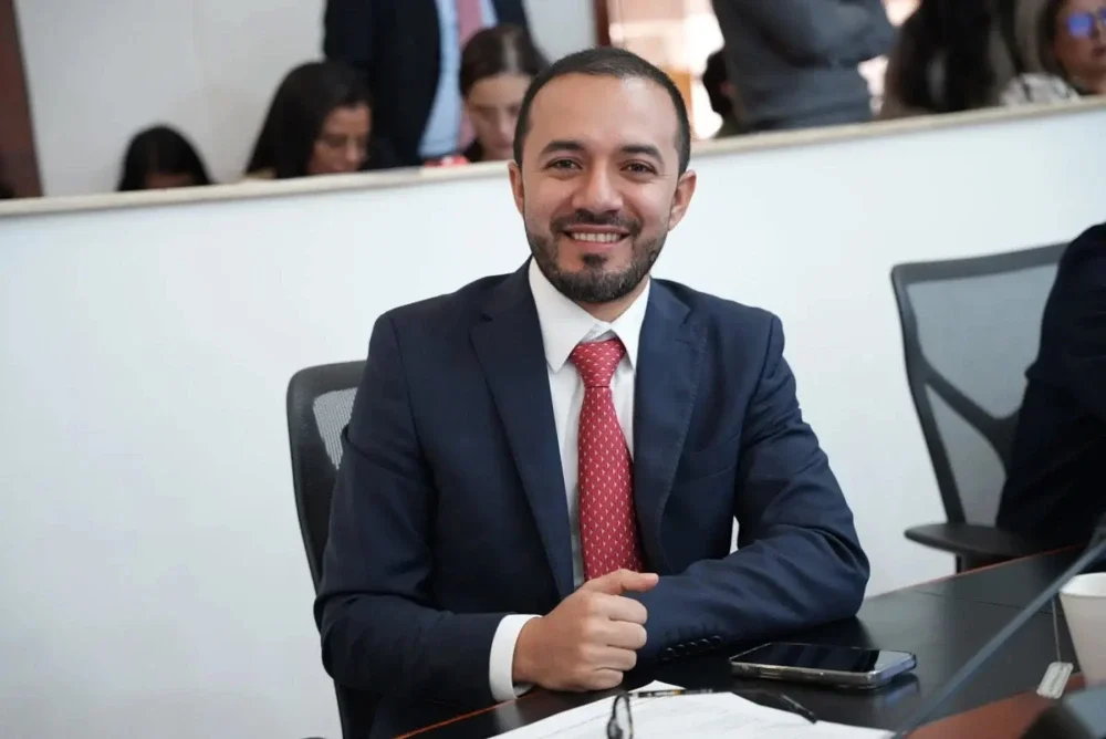 哥伦比亚发生坠机， 15人全部遇难