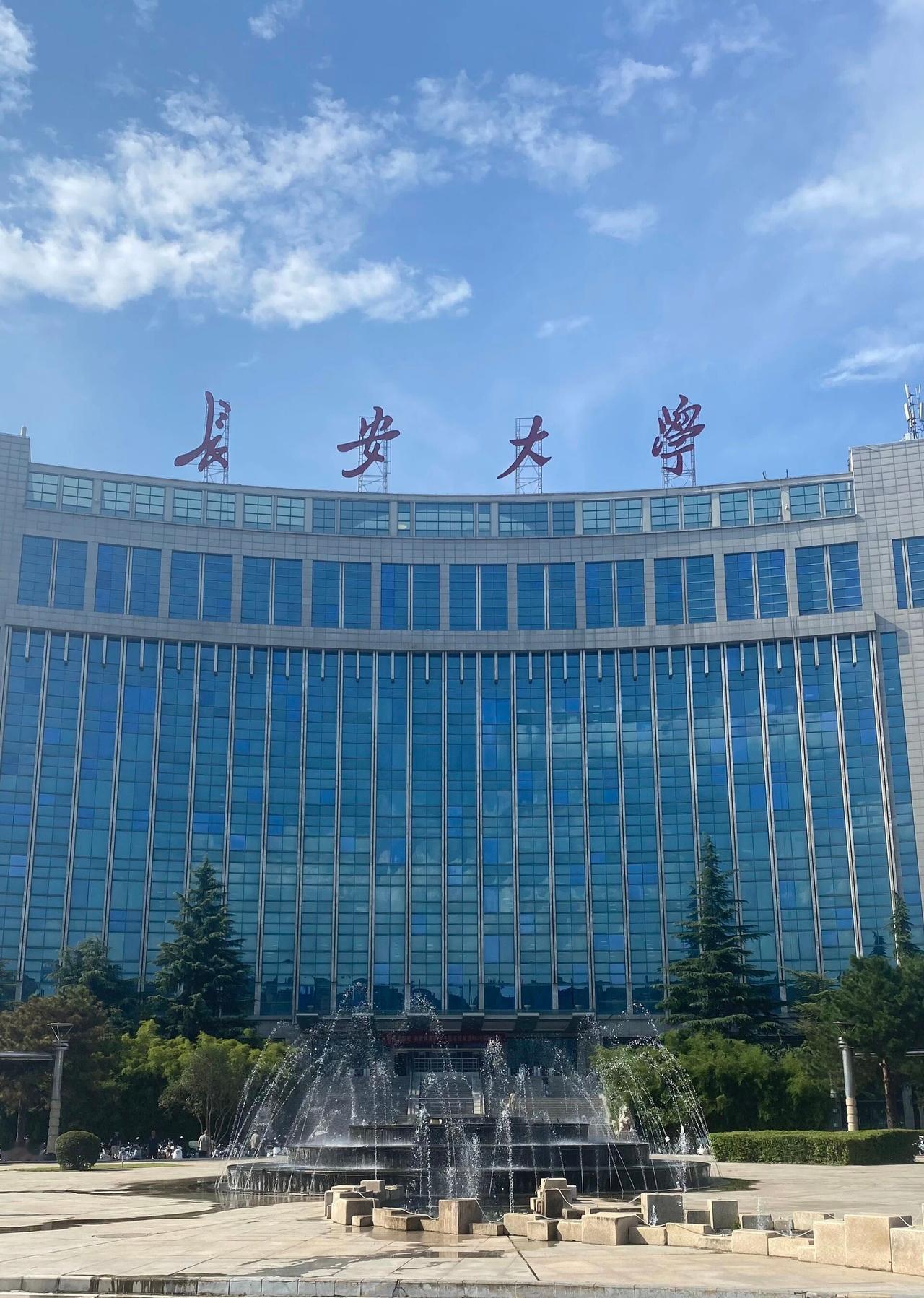 把牵挂留在校园，
把思念带回家里。
愿你在新的天地，
奔赴属于自己的山海，少年继