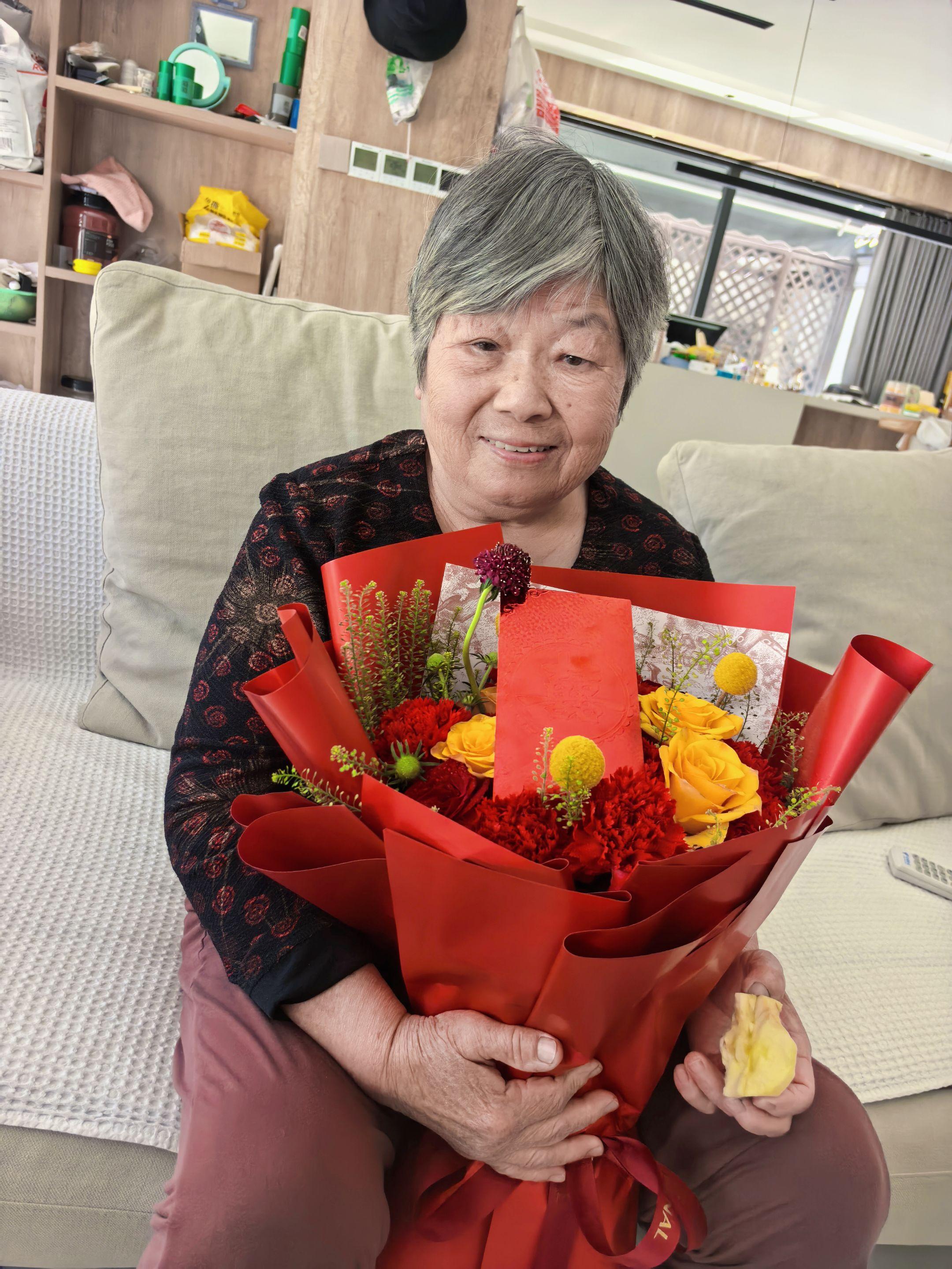 提前祝俩位亲爱的母亲大人节日快乐