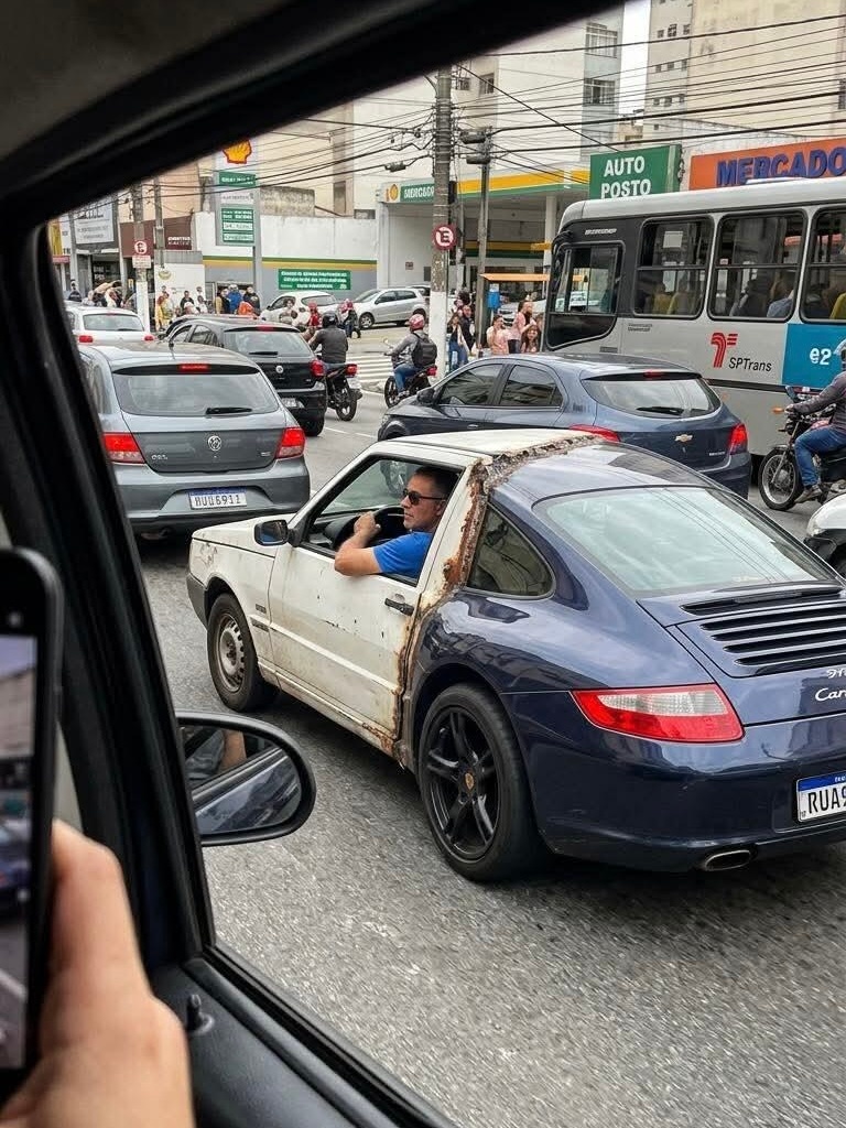 大叔去保时捷店里：老板，给我一个911下庄 