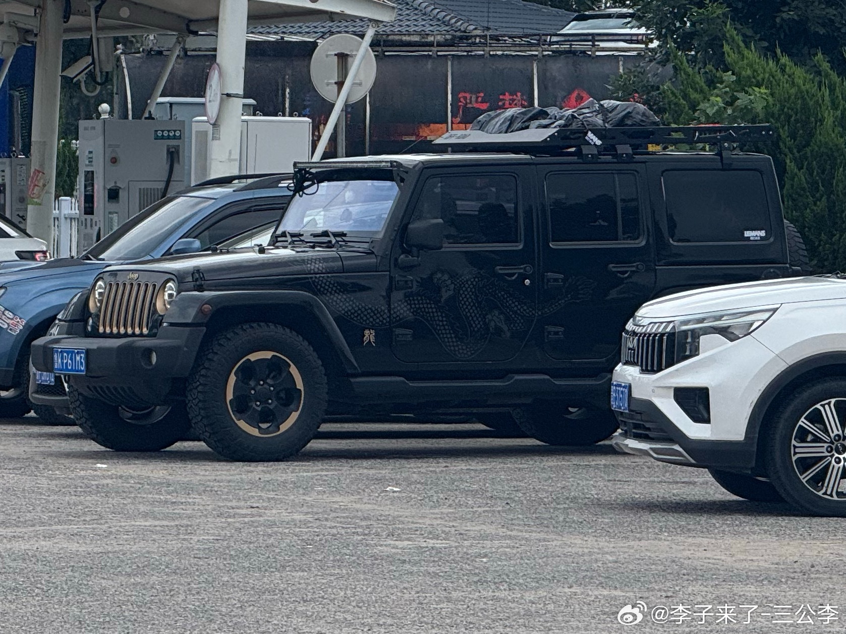 我高速上能遇见这车也是缘分了十几年的车全球限量500台我也当怨种买了一台好多车都