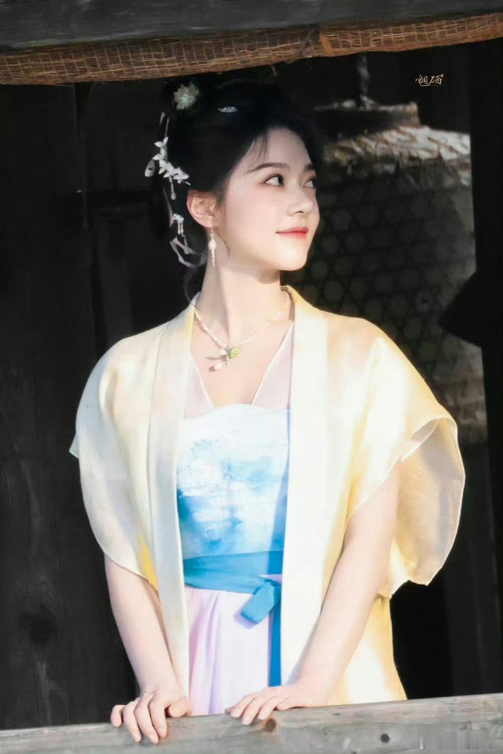 赵今麦一念江南黄衣造型好美的赵今麦赵今麦