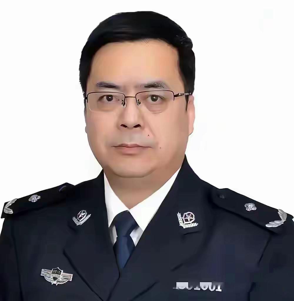 终究没能安稳落地，
他即将年满60岁，本来可以准备享受退休生活了。谁知道，就在这