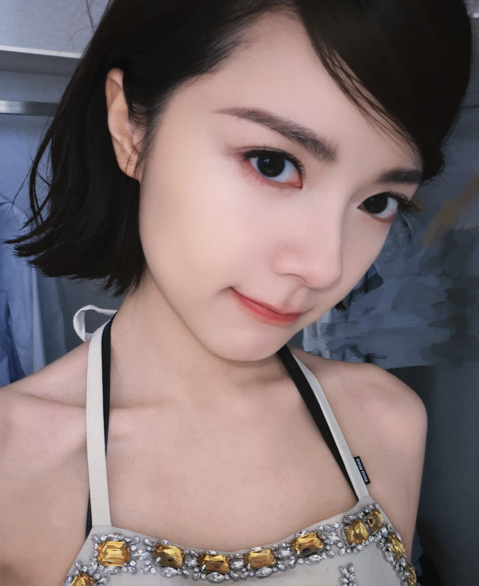 自修麦麦头像|娇俏的洋娃娃赵今麦V中文版赵今麦的鬼马生命力赵今麦v中文版二月刊封