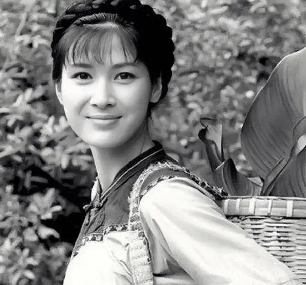 1953年3月，名噪一时的西南女匪首程莲珍落网，贵州军区对其处理意见无法统一，只