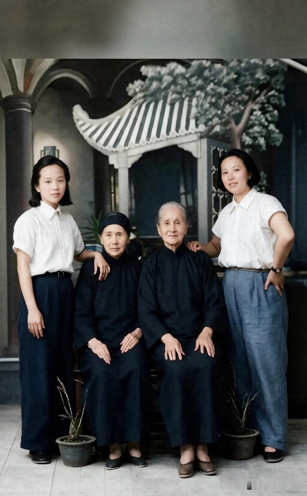 1949年8月，方志敏妻子缪敏与女儿方梅及母亲胡珍莲、婆婆金香莲，历受艰辛在南昌