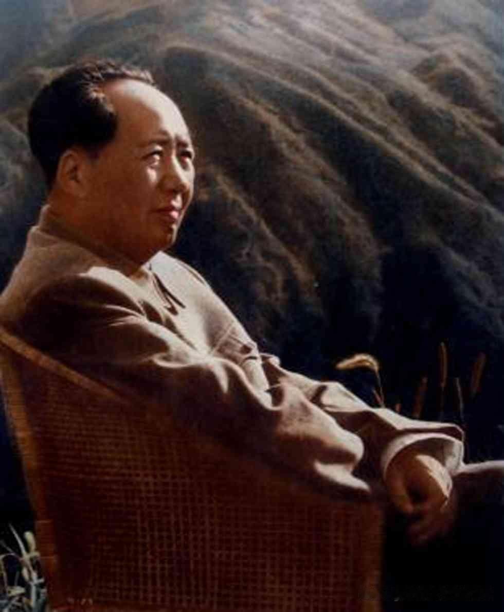 博览群书润众生，文武双全惠泽天下。