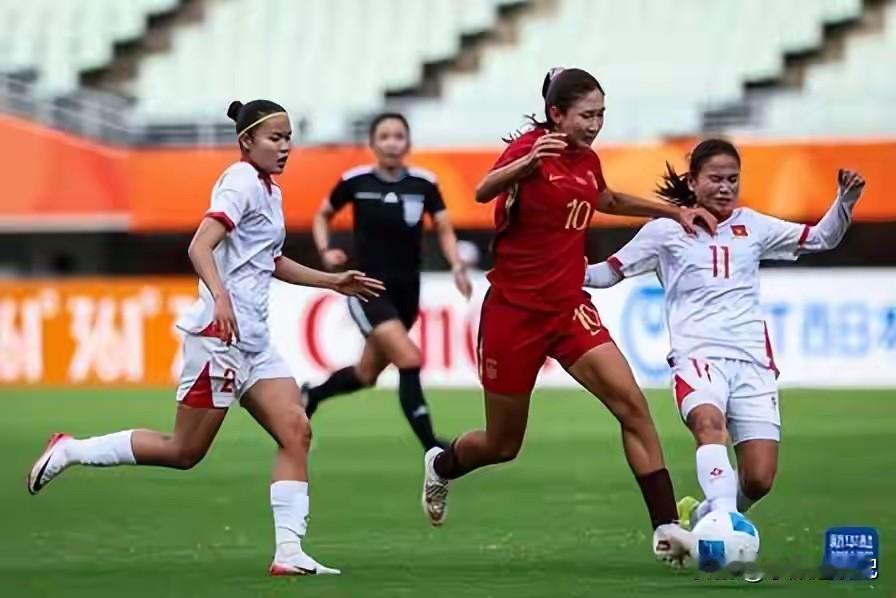 中国女足苦战120分钟，依靠加时第109分钟王霜的进球，1‑0绝杀越南，艰难闯进
