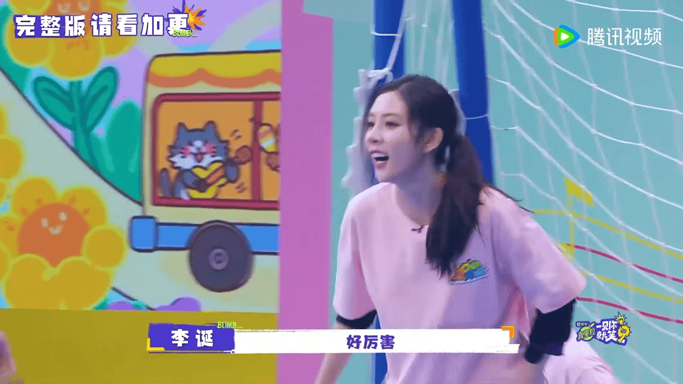 陆虎海豹塑一见你就笑 陆虎在《一见你就笑》滑溜溜足球赛现场“海豹附体”！刚站定就