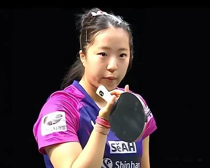 伊藤美城现在位居女乒的世界第九，而韩国女乒的申裕斌已经超越了伊藤美城，排名上来到