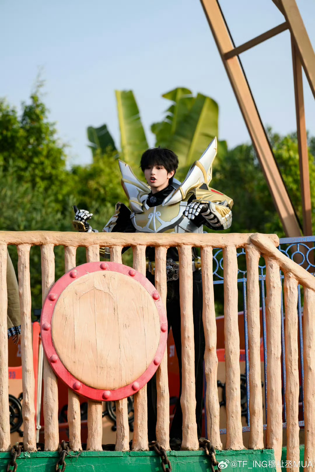 穆祉丞站着干饭周五晚的快乐被穆祉丞的干饭日常承包啦!站着就把餐盘扫了个遍，咬一口