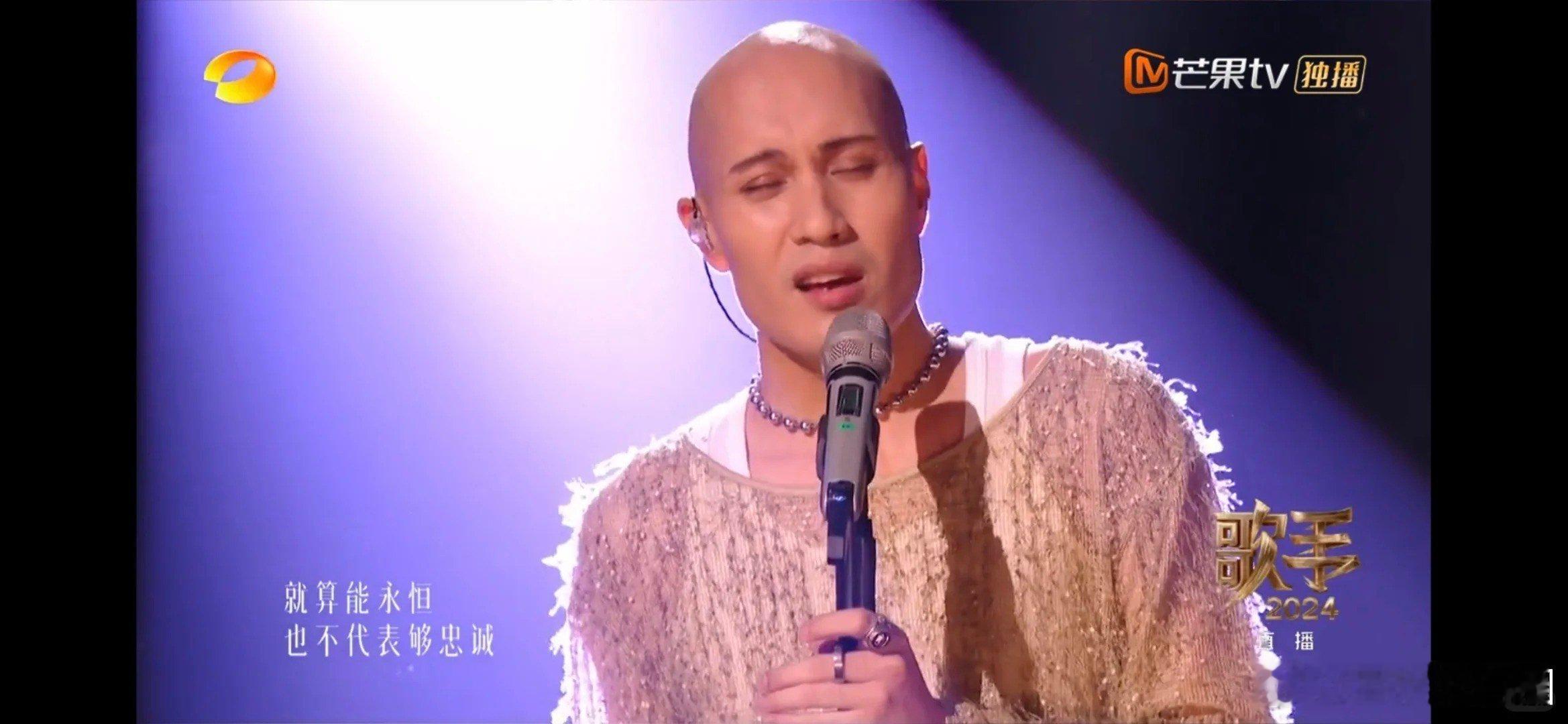 #黄宣长沙音乐节现场松弛感拉满#黄宣的声音还是一如既往的洗脑，现场氛围真的太快乐