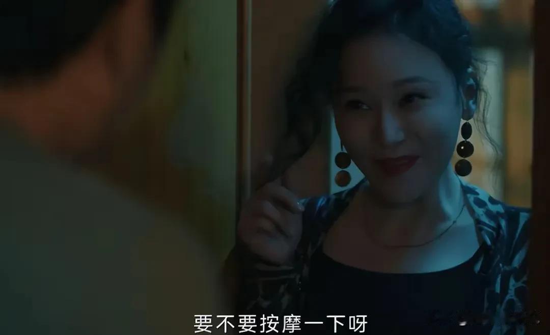 《扫毒风暴》正以其独特的视角和真实的社会还原，赢得了观众的高度关注。剧中的一些配