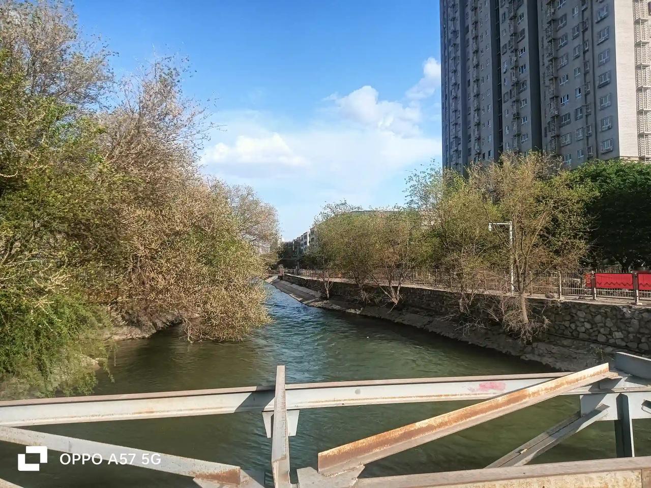 库尔勒这些天来从来没刮过风，哪里来的沙尘暴？
阴天倒是有几次，请记住，是阴天多云