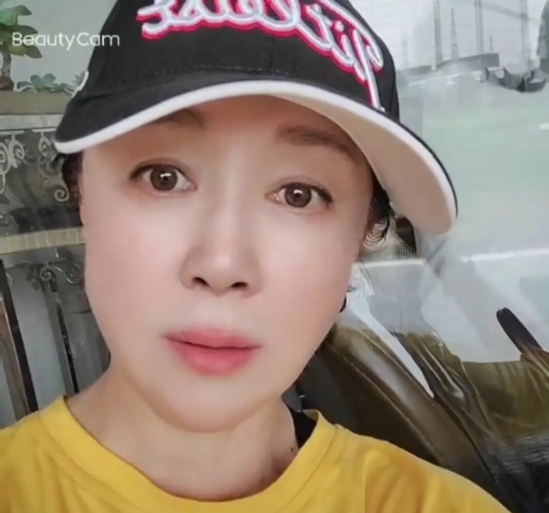 演员傅艺伟与李玲玉董璇聚会，她消瘦了许多但还是美，张维伊也在！ 