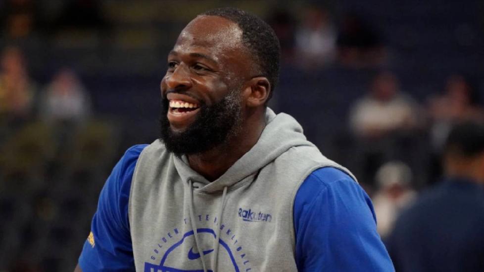 勇士队球星追梦·格林最近在个人播客中揭秘了NBA球员薪资发放的内幕，让球迷们得以