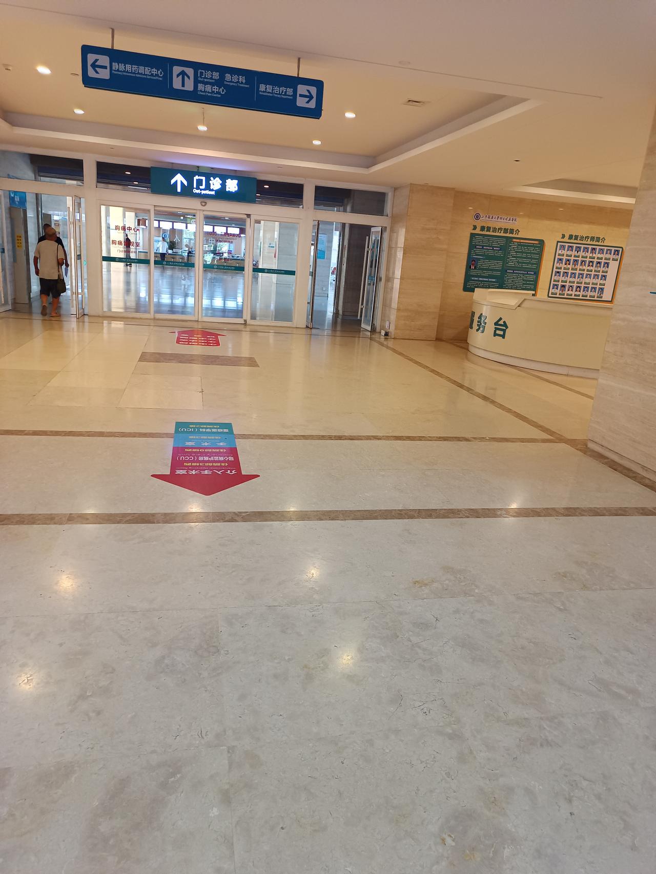 从这一点看，老人住院多么频繁。
老人上月28号出院，消停三天，今早又说肚子痛的难