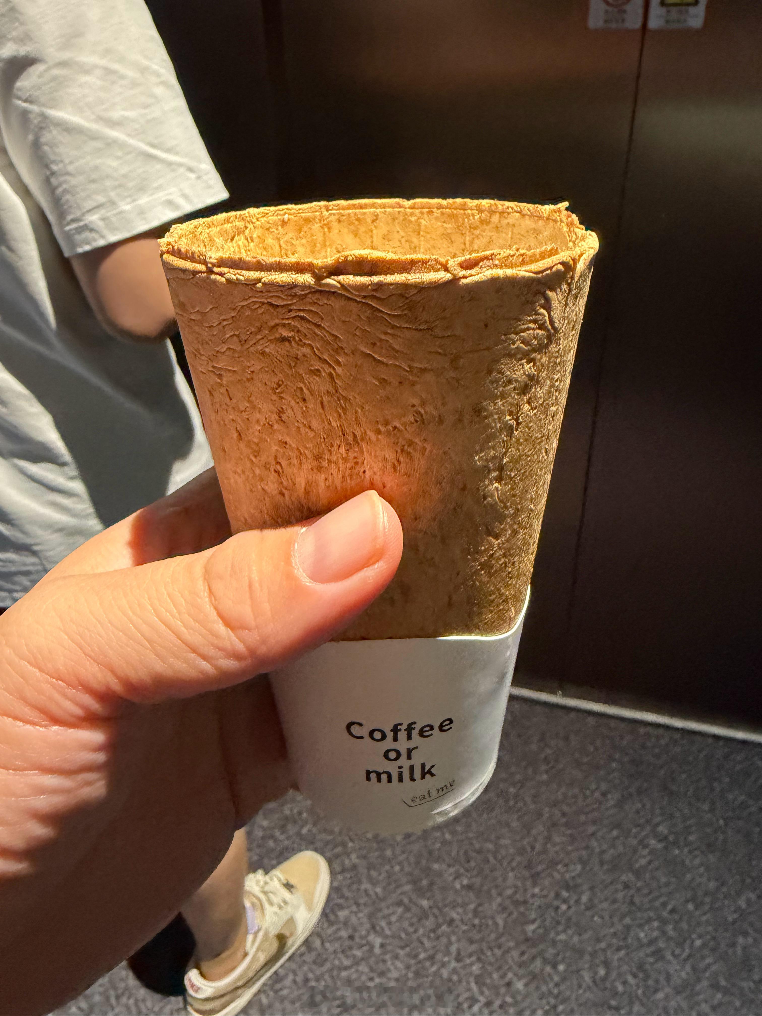 路过罗森来杯 饼干杯牛奶 