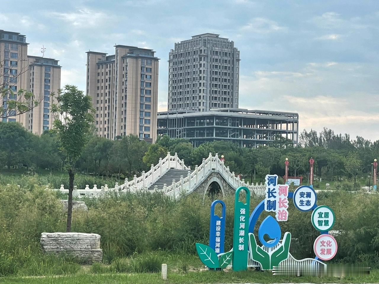 海兴县人民公园

我曾在海兴县小住过两日，没事散步的时候，游玩过该县的人民公园。