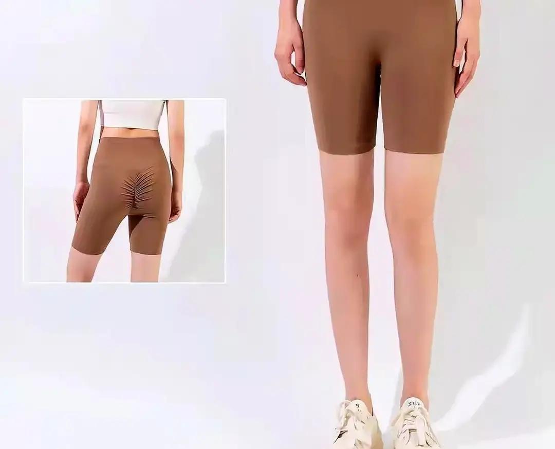 穿3小时腿麻到哭
 
昨天刷到一条买家秀，姑娘把菊花裤套上地铁，下车直接蹲不下去