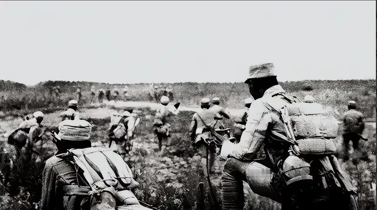 1939年，日军小心摸进黑马张庄，不料，八路侦察员，却沉不住气，中途大喊：“为什