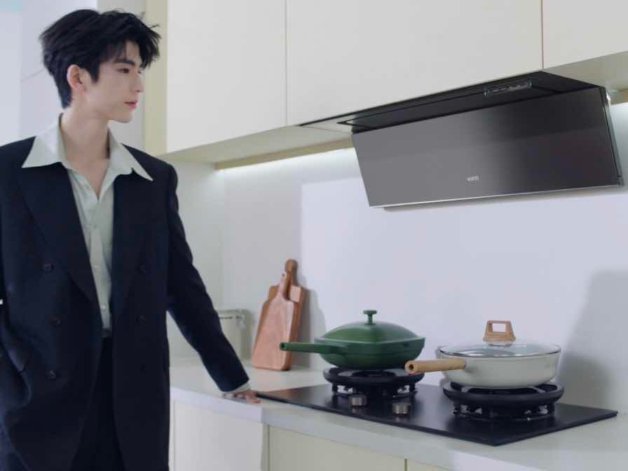 张凌赫解锁华帝人生净界 华帝厨电好用好看好清洁华帝品牌代言人张凌赫才发现华帝新代