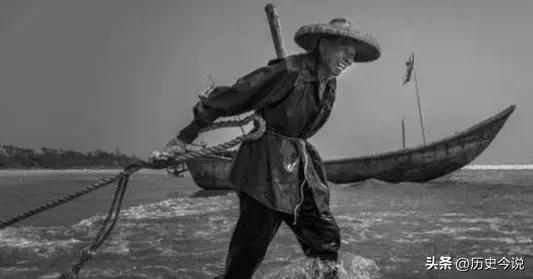 秦淮河捞废铁反被“拽住”？老渔民的意外发现，牵出河畔千年过往
 
阅读此文前，诚